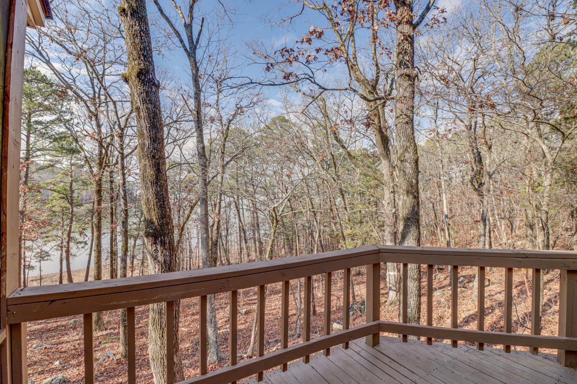 Lakefront Arkansas Home With Deck, Grill And Cornhole! Fairfield Bay Exterior photo